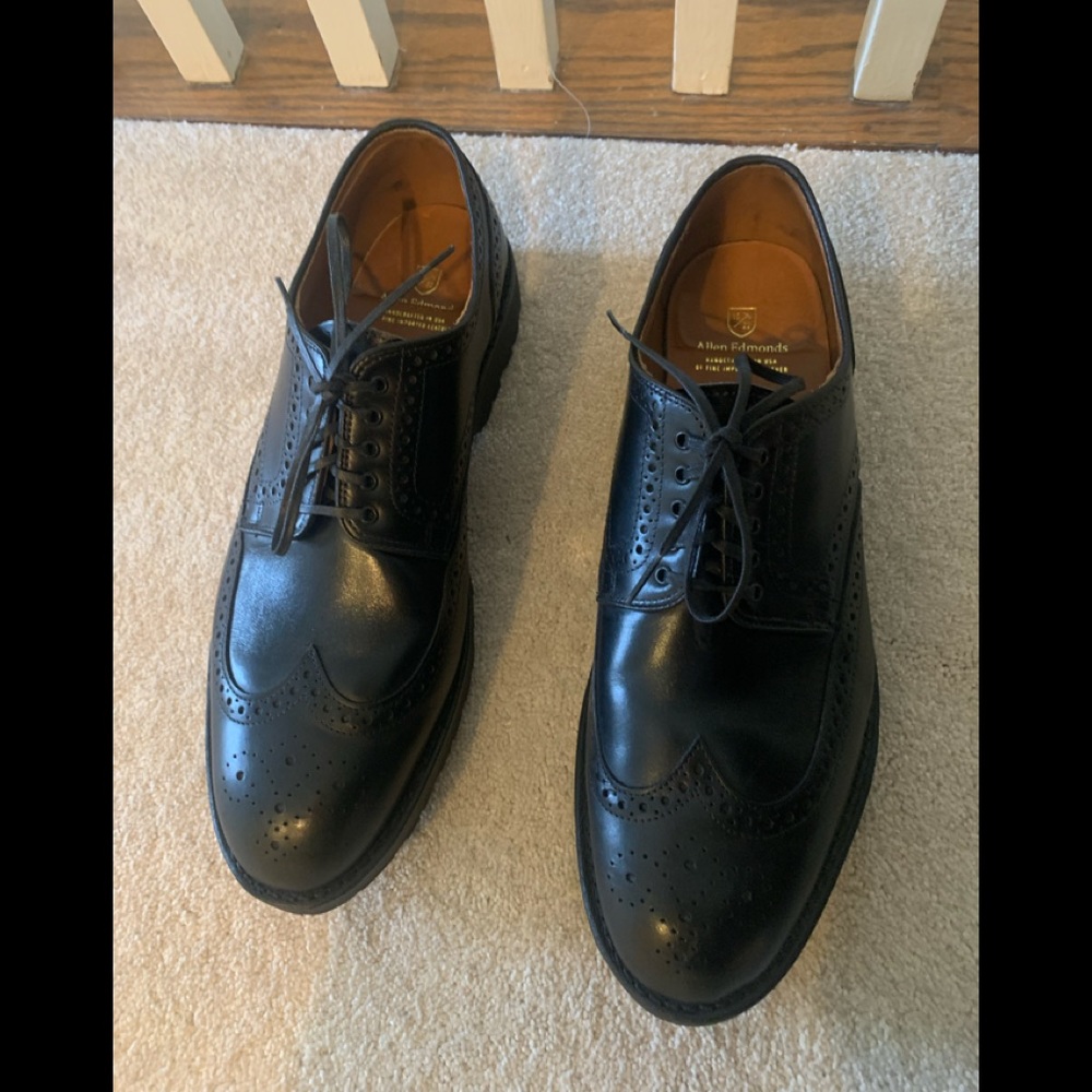 Gorgeous Allen Edmonds dress shoes. Black leather. Men’s size 13.